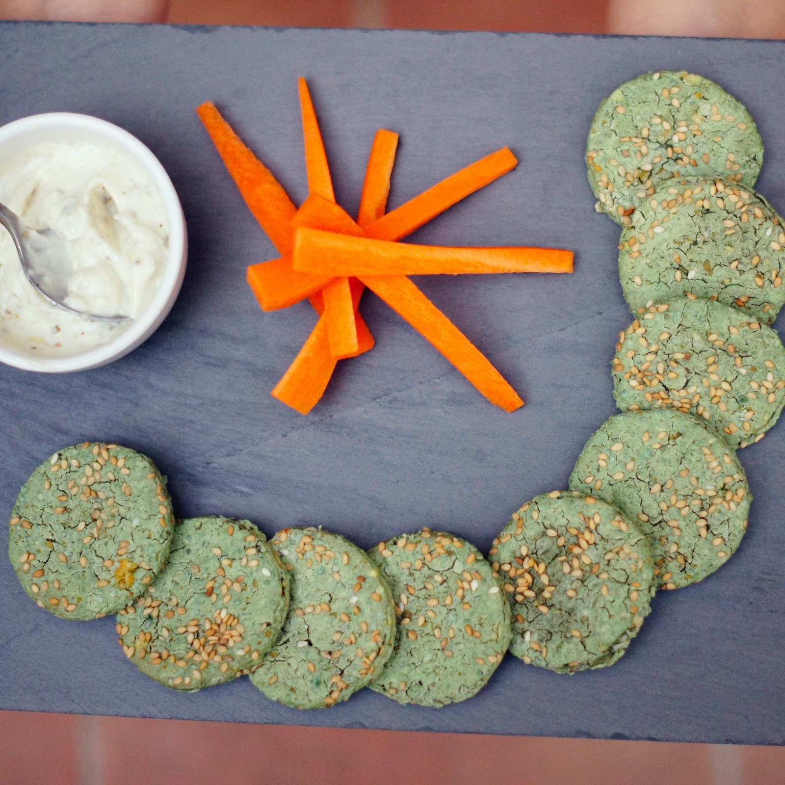 Crakers à la poudre de spiruline, une recette de Solis Culturae