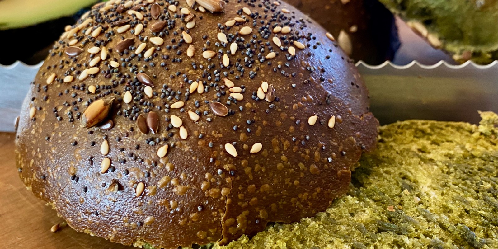 Pains à burger à la spiruline fraîche par notre chef Hugo Bouvier