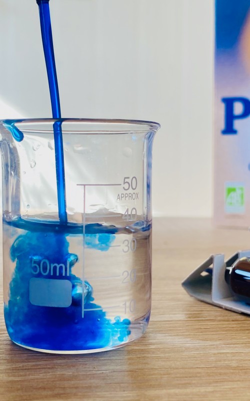 La belle couleur bleue, très intense de notre phycocyanine 5g/l