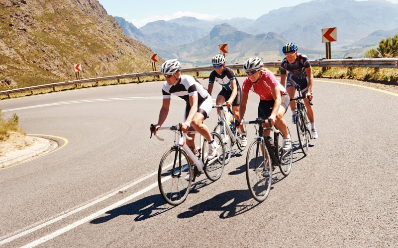 En cyclisme, les athlètes cherchent à optimiser leur performance tout en protégeant leur santé (crédit photo Unsplash)