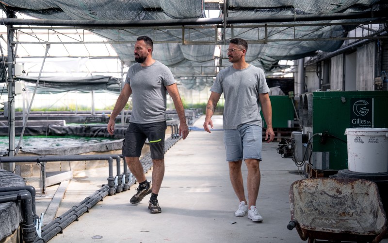 Joris et Lilian lors d'une visite de la ferme des Confines