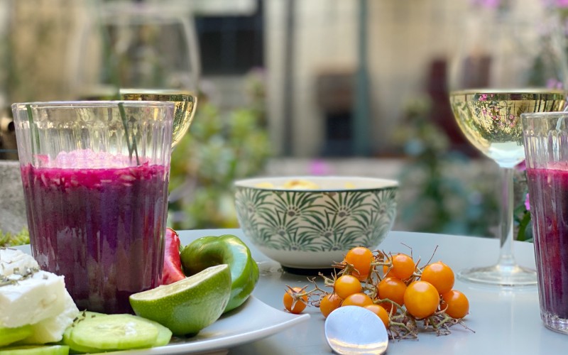 Velouté glacé de betterave, framboise et spiruline