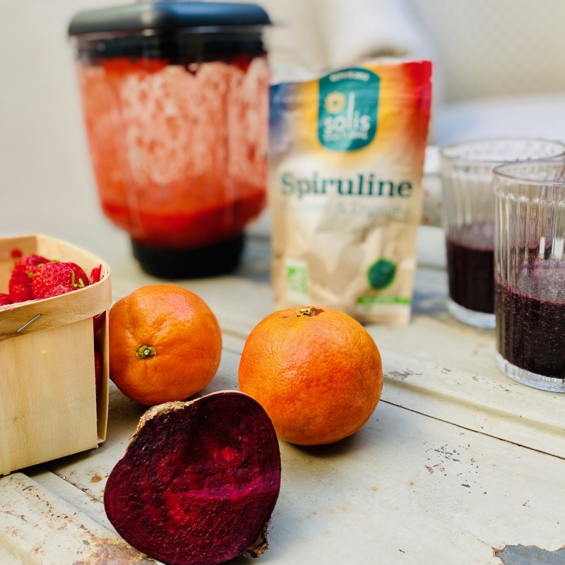 Smoothie betterave, oranges sanguines, fraises et spiruline